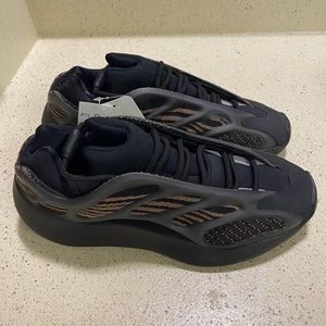 COPY - New Yeezy  700 V3 'Clay Brown' New in box